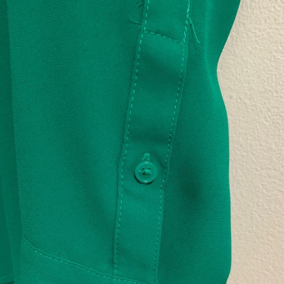 Express Women's Green Portofino Button-Up Blouse - Picture 4 of 6
